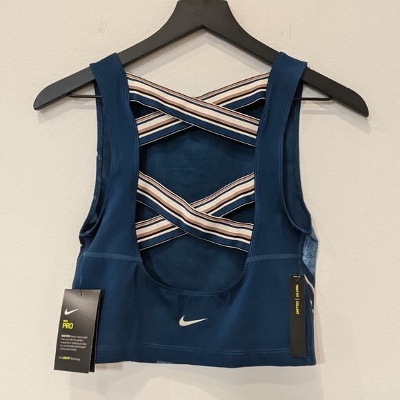 NWT Nike workout top Sz small - Picture 2 of 6
